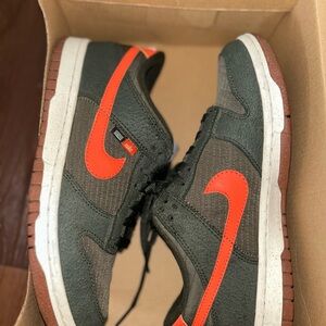 Nike Men's Green and Orange Sneakers